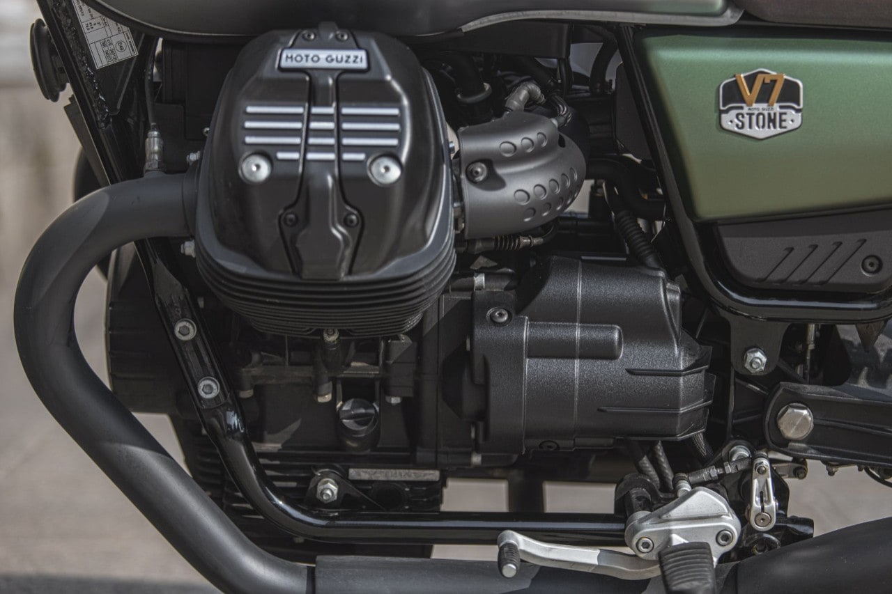 Moto Guzzi V7 Centenario e Triumph Street Twin: questione di PEDIGREE